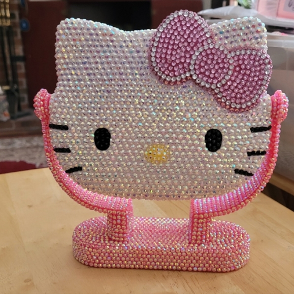 Hello Kitty Rhinestone Mirror w Stand - Picture 3 of 6